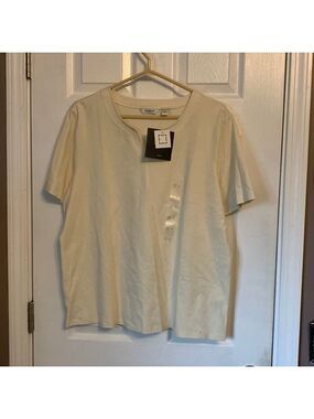Liz Claiborne Women's Beige Stretch T-Shirt nwt